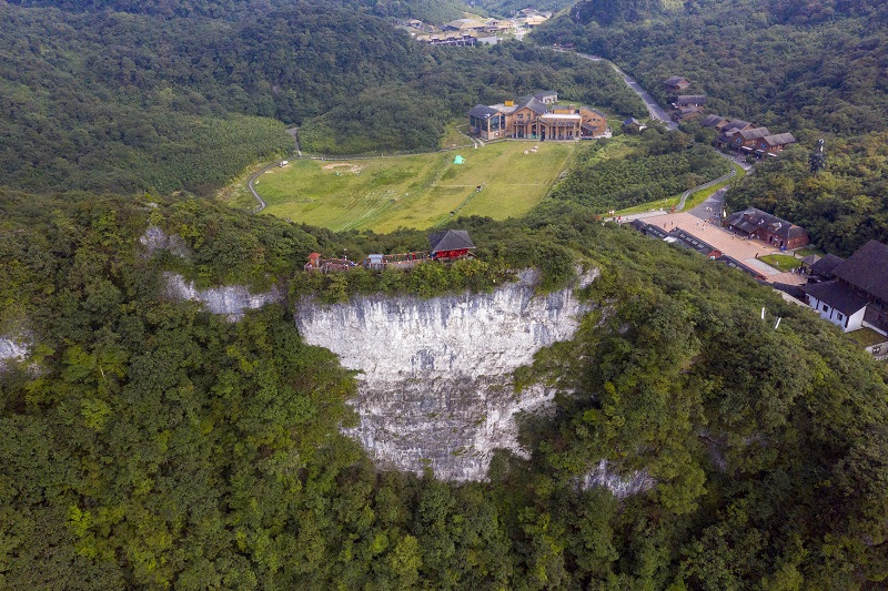 <b>高空玻璃棧道工程如何監(jiān)控以保證安全</b>